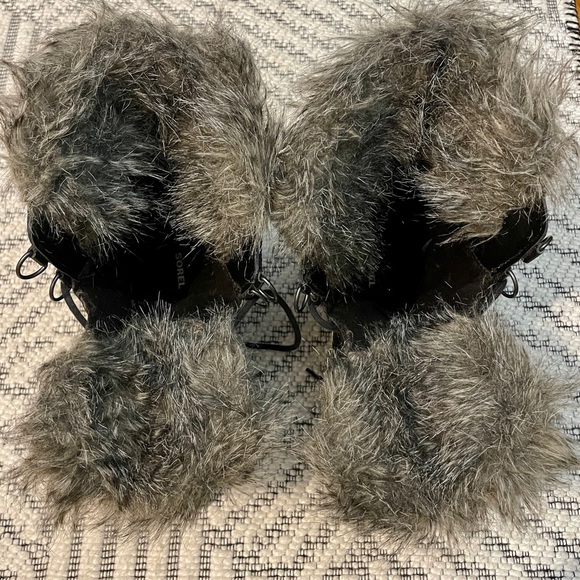 Sorel Women's Tofino II Black Faux Fur-Lined Waterproof Winter Boots - Size 7 - Picture 16 of 16